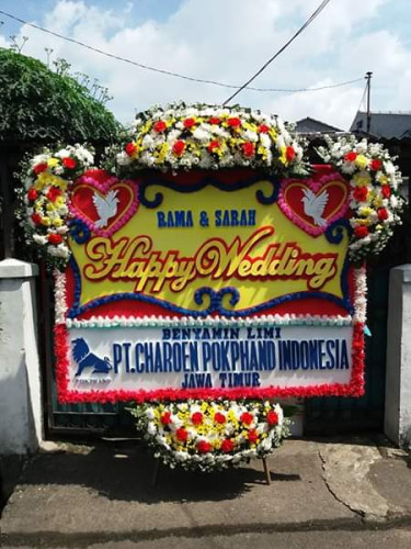 Karangan Bunga Pernikahan daanmogot